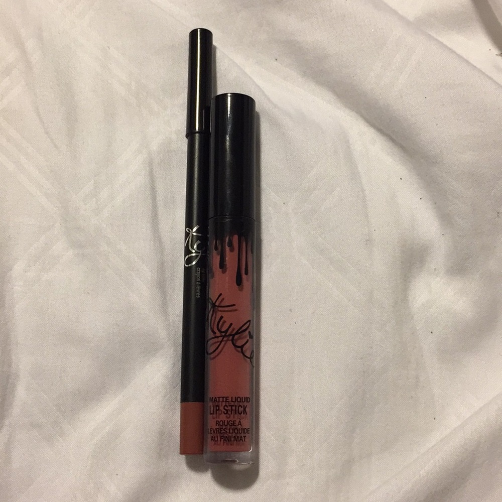 Kylie lip kit in moon